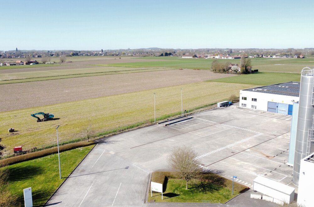 te-koop-productiemagazijnen-met-kantoren-met-mogelijkheid-tot-herontwikkeling-in-komen-vlakbij-de-franse-grens004.jpg