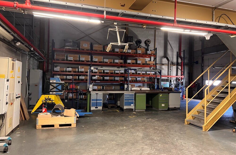 te-koop-productiemagazijnen-met-kantoren-met-mogelijkheid-tot-herontwikkeling-in-komen-vlakbij-de-franse-grens018.jpg