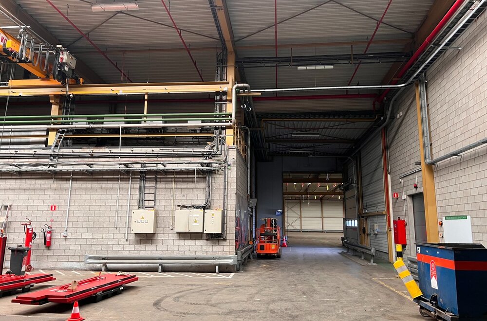 te-koop-productiemagazijnen-met-kantoren-met-mogelijkheid-tot-herontwikkeling-in-komen-vlakbij-de-franse-grens023.jpg
