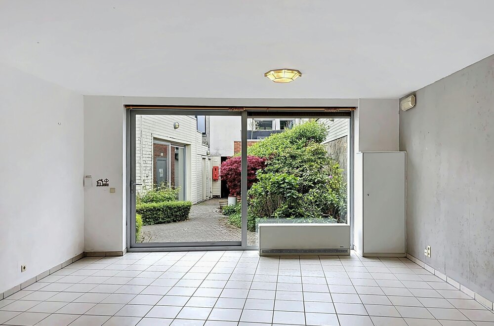 instapklaar-gelijkvloers-appartement-met-gemeenschappelijke-tuin-en-fietsenberging-in-hartje-kapellen-003.jpg