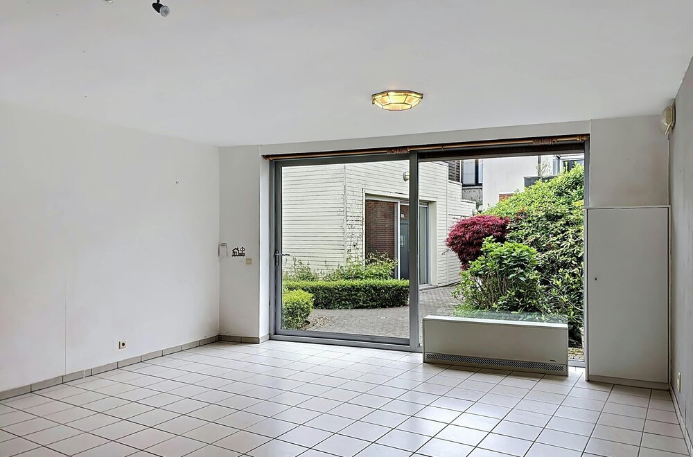 instapklaar-gelijkvloers-appartement-met-gemeenschappelijke-tuin-en-fietsenberging-in-hartje-kapellen-004.jpg