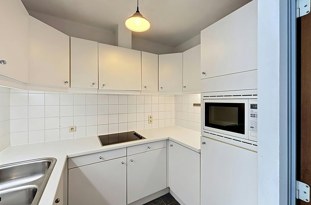 instapklaar-gelijkvloers-appartement-met-gemeenschappelijke-tuin-en-fietsenberging-in-hartje-kapellen-009.jpg