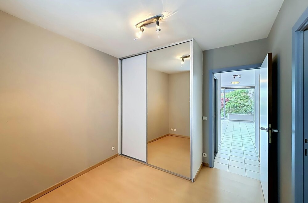 instapklaar-gelijkvloers-appartement-met-gemeenschappelijke-tuin-en-fietsenberging-in-hartje-kapellen-010.jpg