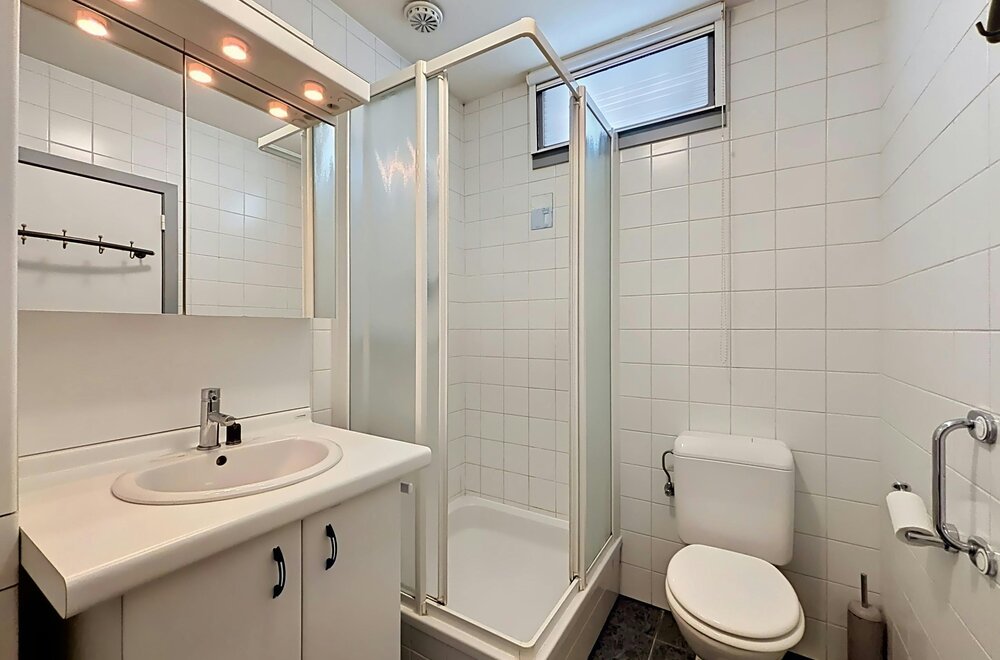 instapklaar-gelijkvloers-appartement-met-gemeenschappelijke-tuin-en-fietsenberging-in-hartje-kapellen-013.jpg