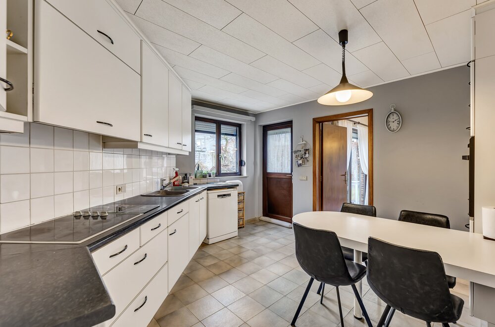 instapklare-hob-met-3-slaapkamers-garage-en-zonnige-tuin008.jpg