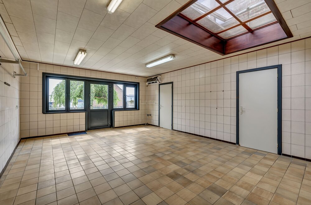handelshuis-met-commercieel-gkvls-en-app-met-3-slpks-en-tuin008.jpg