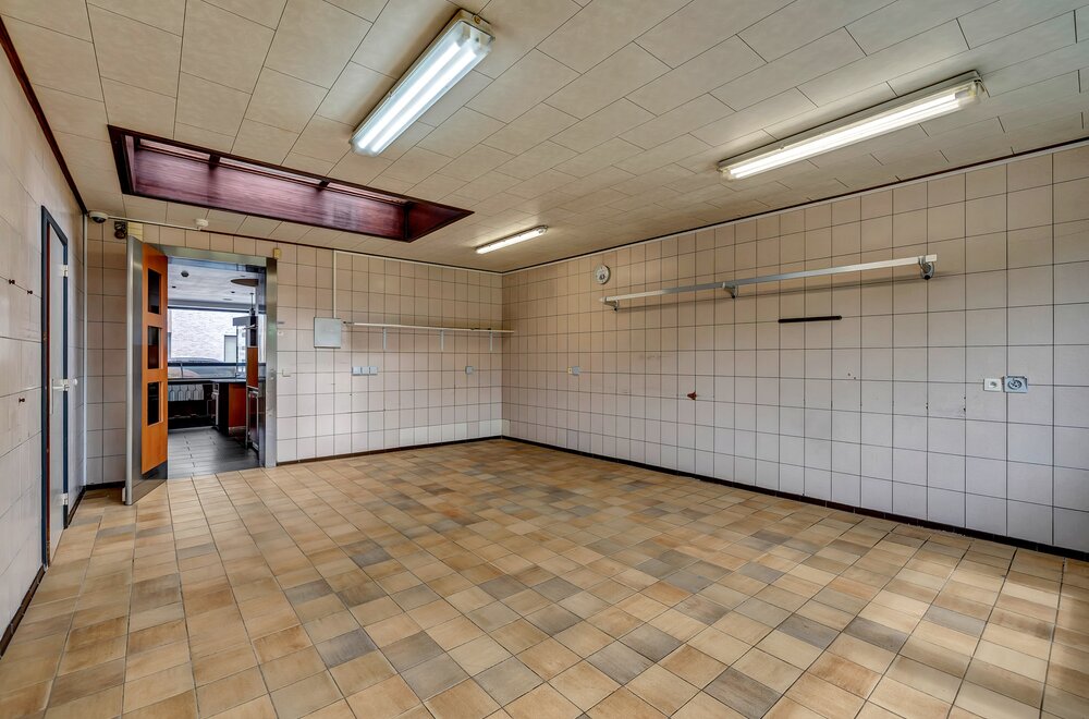 handelshuis-met-commercieel-gkvls-en-app-met-3-slpks-en-tuin009.jpg