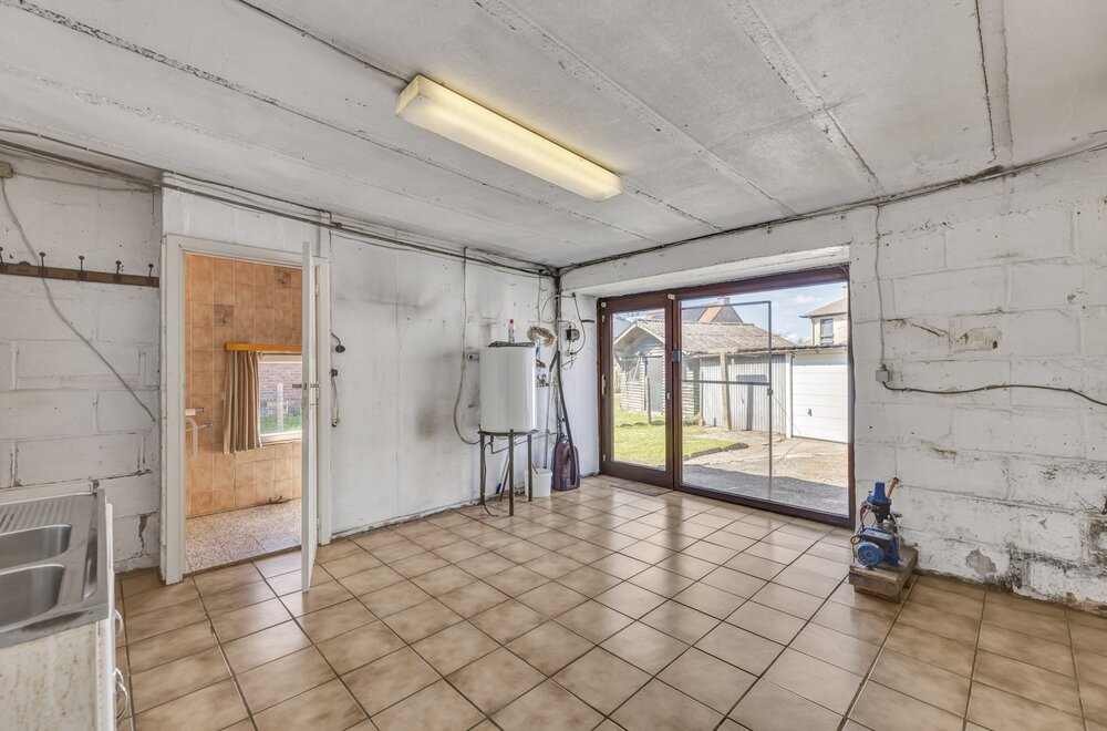 te-renoveren-woning-in-lennik012.jpg