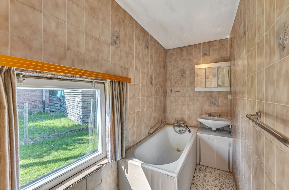 te-renoveren-woning-in-lennik014.jpg