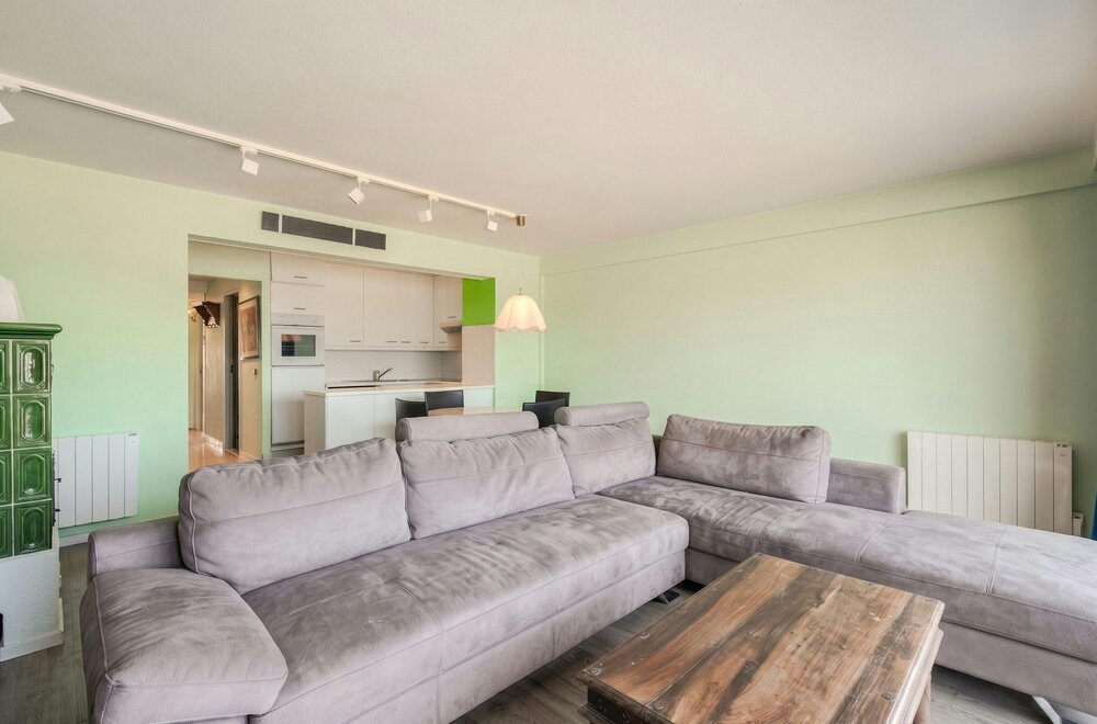 aangenaam-twee-slaapkamer-appartement-met-prachtig-zeezicht-003.jpg
