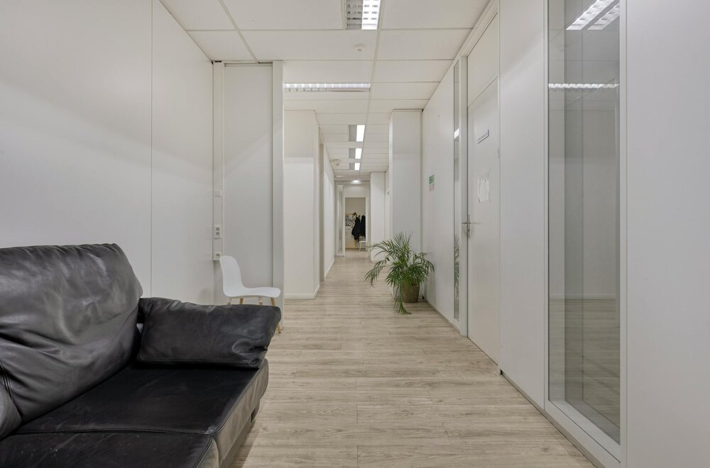 patrimoniumvennootschap-met-kantoorgebouw-in-aartselaar008.jpg