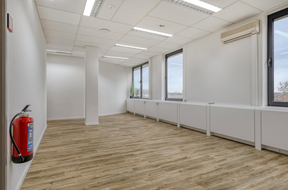 patrimoniumvennootschap-met-kantoorgebouw-in-aartselaar024.jpg