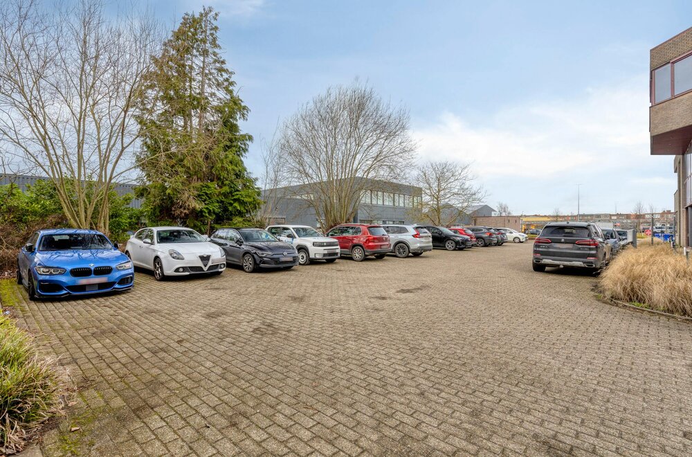 patrimoniumvennootschap-met-kantoorgebouw-in-aartselaar032.jpg