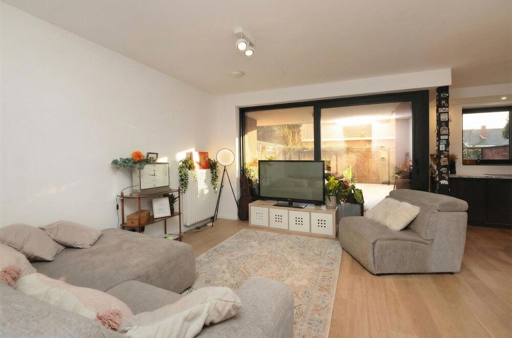 gelijkvloers-appartement-met-2-slaapkamers-ruim-terras-n-2-autostaanplaatsen-op-gunstige-locatie002.jpg