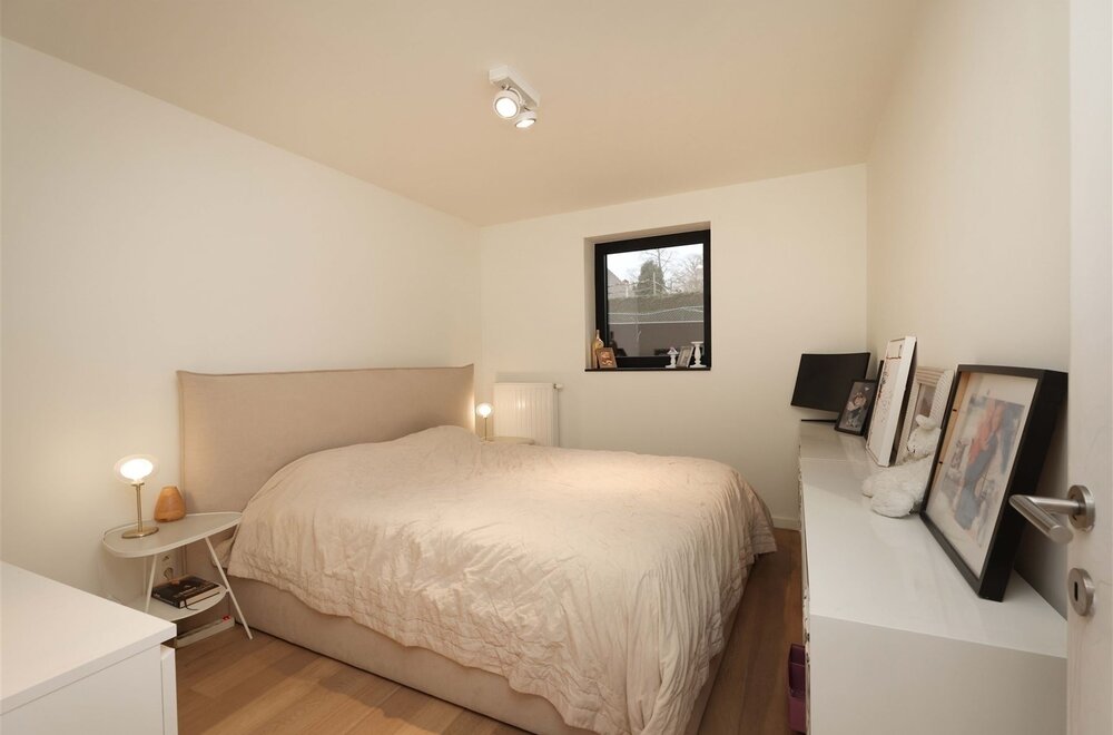 gelijkvloers-appartement-met-2-slaapkamers-ruim-terras-n-2-autostaanplaatsen-op-gunstige-locatie005.jpg