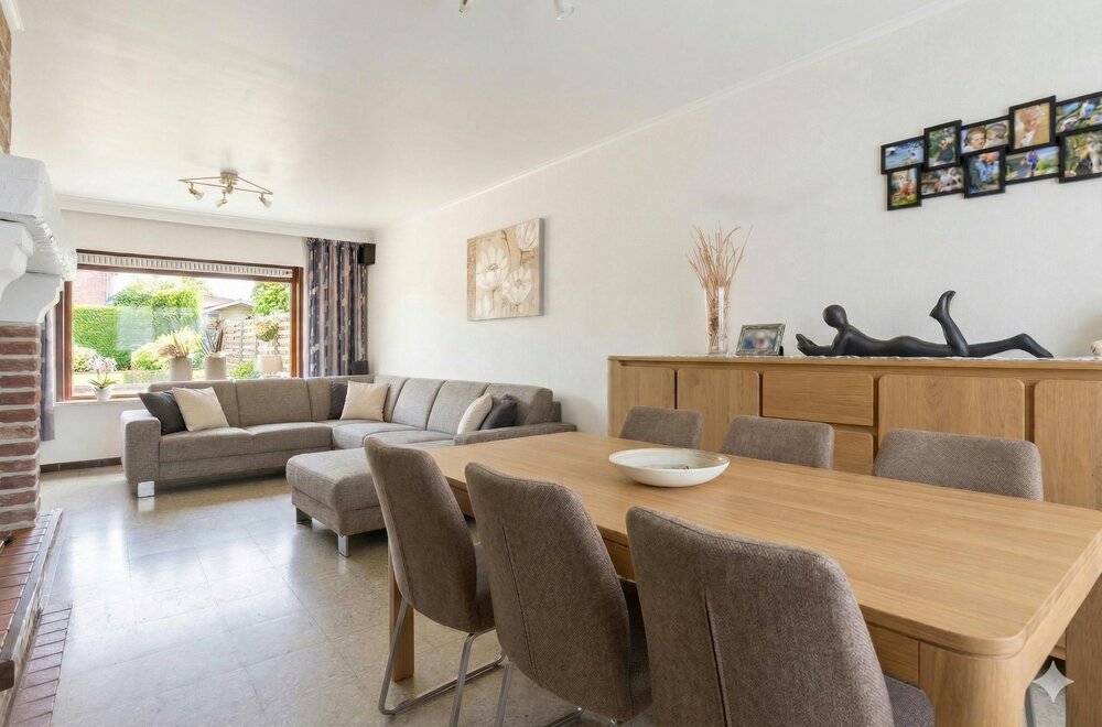 gezinswoning-met-3-slaapkamers-en-tuin-te-koop-in-roeselare003.jpg