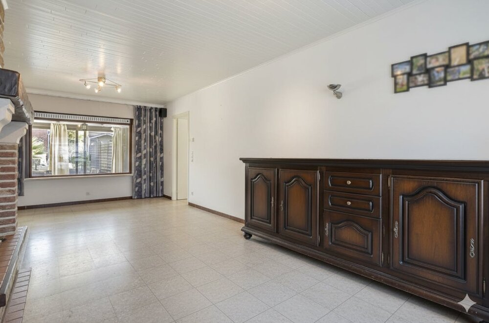 gezinswoning-met-3-slaapkamers-en-tuin-te-koop-in-roeselare004.jpg