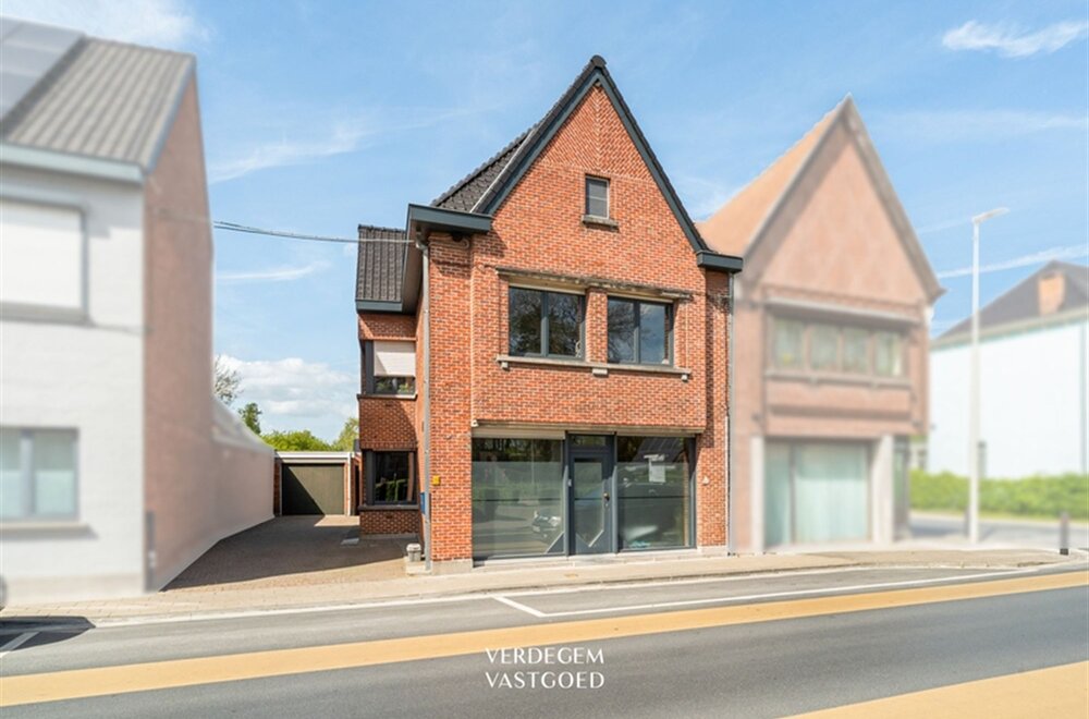 opbrengsteigendom-met-2-appartementen-en-4-garages-in-het-centrum-van-sleidinge-001.jpg