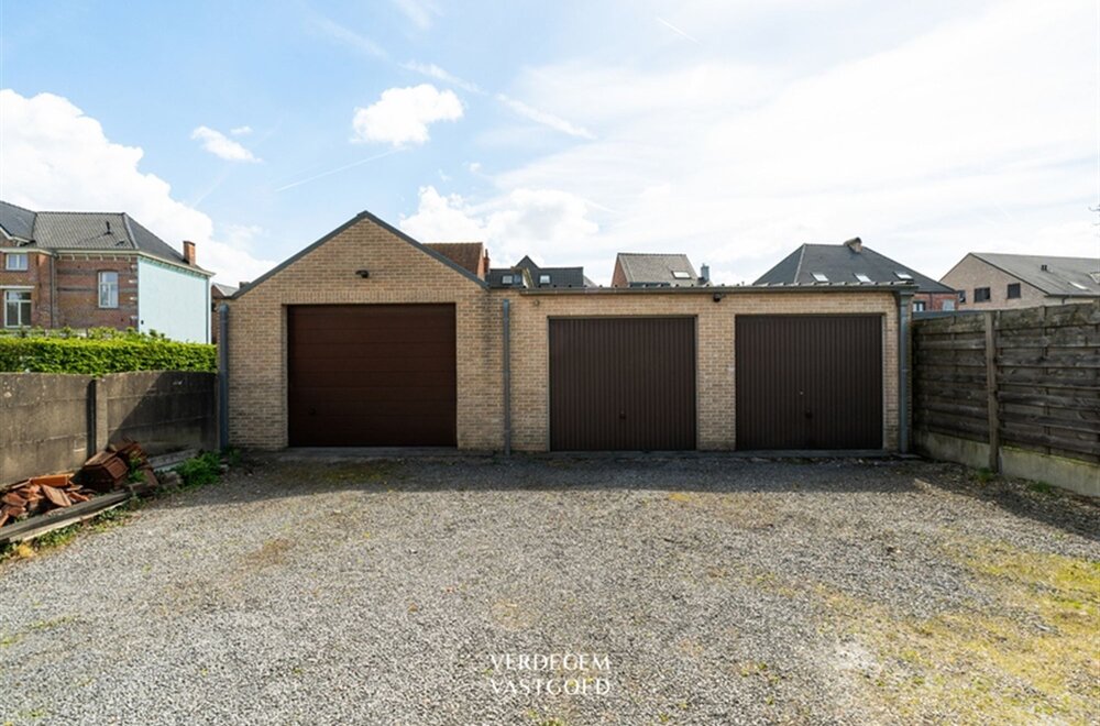 opbrengsteigendom-met-2-appartementen-en-4-garages-in-het-centrum-van-sleidinge-004.jpg