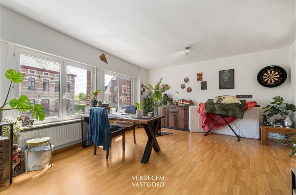 opbrengsteigendom-met-2-appartementen-en-4-garages-in-het-centrum-van-sleidinge-005.jpg