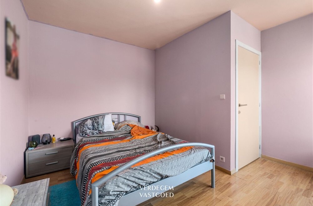 opbrengsteigendom-met-2-appartementen-en-4-garages-in-het-centrum-van-sleidinge-009.jpg