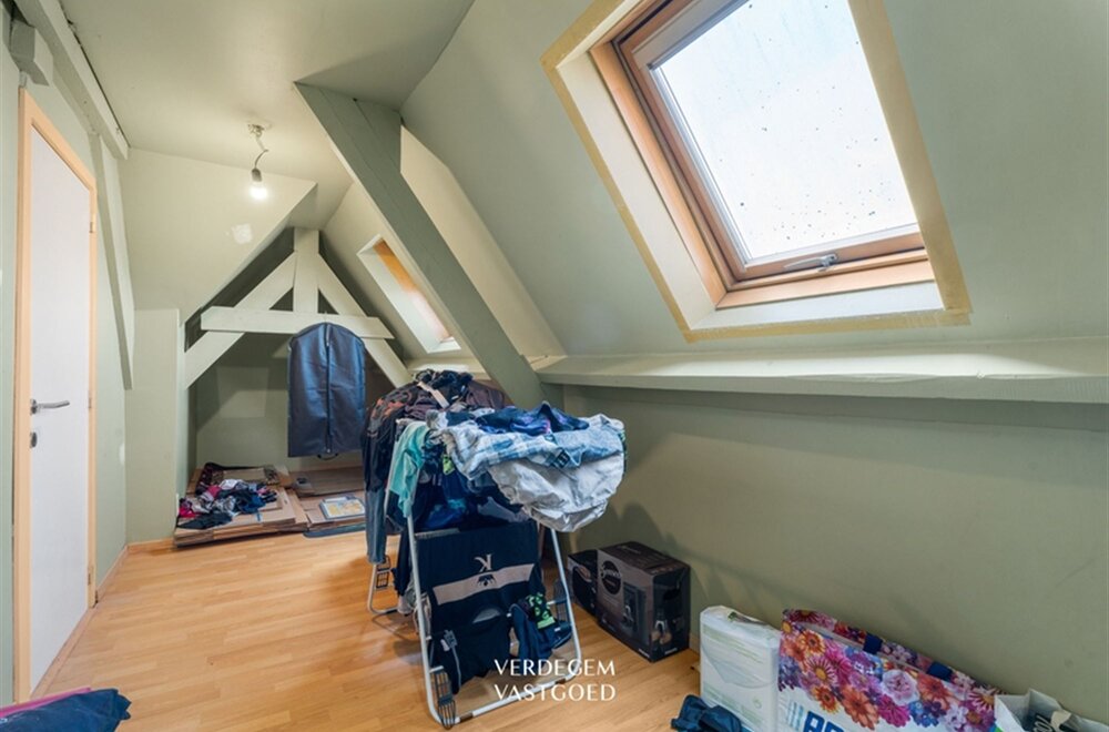 opbrengsteigendom-met-2-appartementen-en-4-garages-in-het-centrum-van-sleidinge-010.jpg