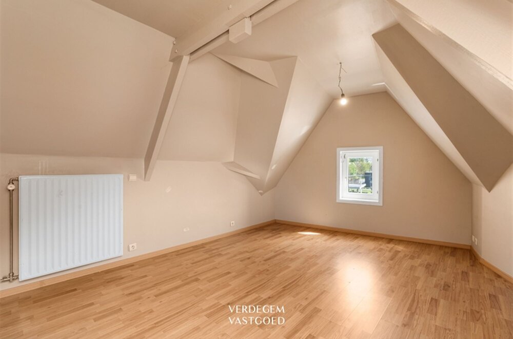 opbrengsteigendom-met-2-appartementen-en-4-garages-in-het-centrum-van-sleidinge-011.jpg
