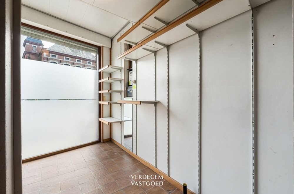 opbrengsteigendom-met-2-appartementen-en-4-garages-in-het-centrum-van-sleidinge-016.jpg