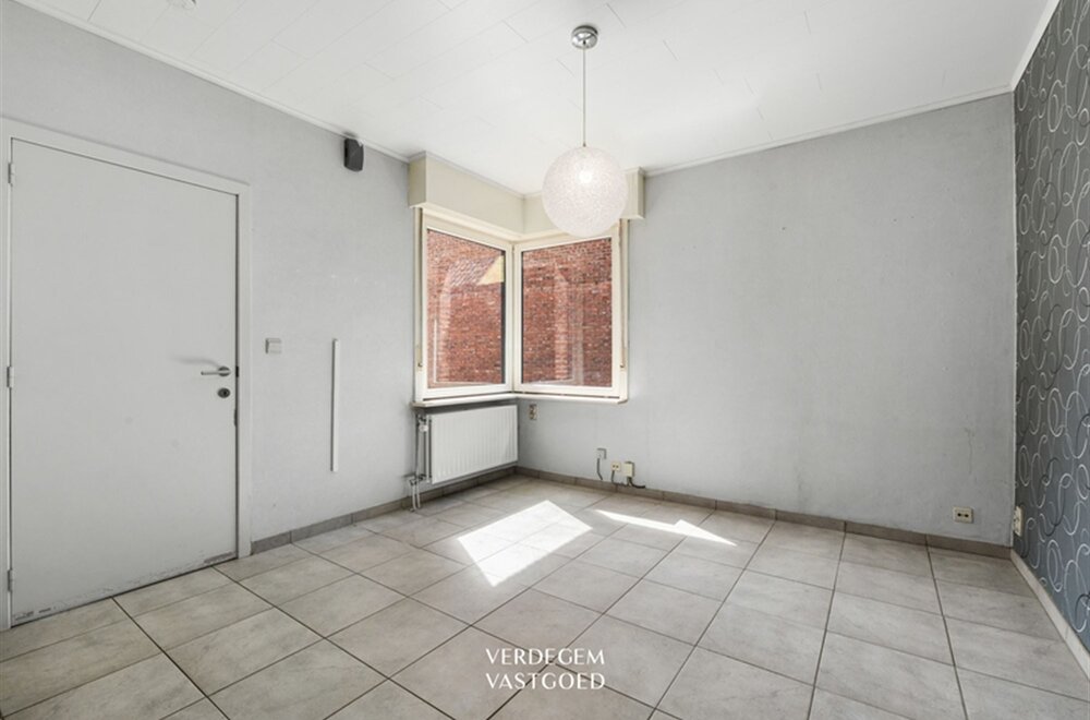 opbrengsteigendom-met-2-appartementen-en-4-garages-in-het-centrum-van-sleidinge-017.jpg