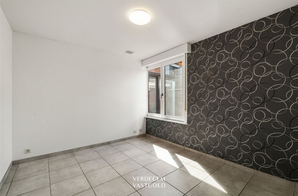 opbrengsteigendom-met-2-appartementen-en-4-garages-in-het-centrum-van-sleidinge-022.jpg