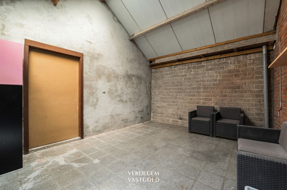 opbrengsteigendom-met-2-appartementen-en-4-garages-in-het-centrum-van-sleidinge-026.jpg