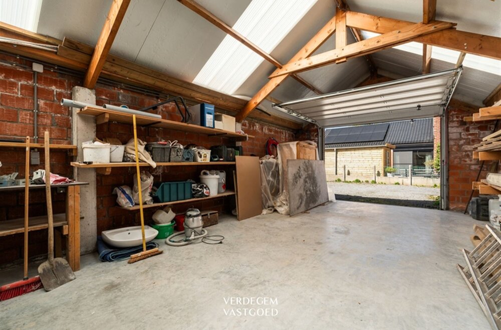 opbrengsteigendom-met-2-appartementen-en-4-garages-in-het-centrum-van-sleidinge-027.jpg