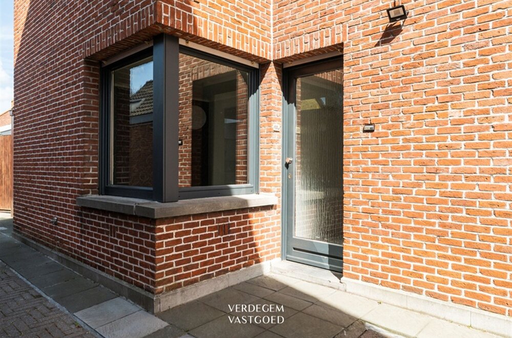 opbrengsteigendom-met-2-appartementen-en-4-garages-in-het-centrum-van-sleidinge-028.jpg