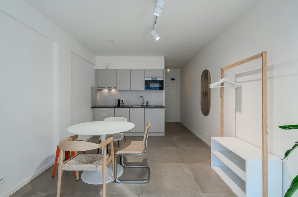recent-gerenoveerde-en-lichtrijke-studio-vlakbij-de-zeedijk-005.jpg
