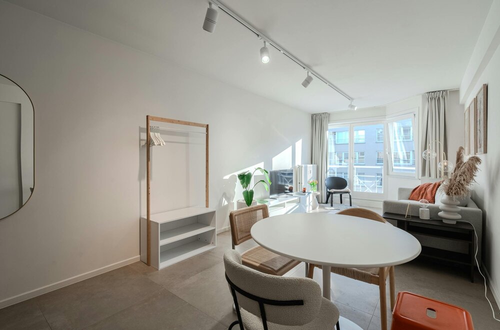 recent-gerenoveerde-en-lichtrijke-studio-vlakbij-de-zeedijk-012.jpg