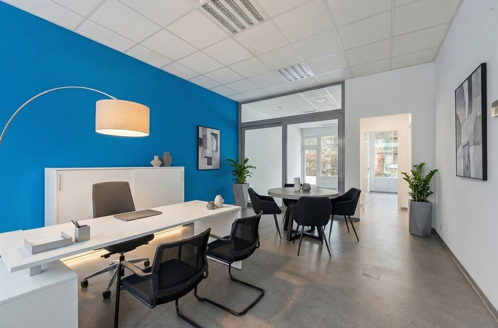centraal-gelegen-kantoor-of-appartement-met-1-of-2-slaapkamers-en-autostaanplaats001.jpg