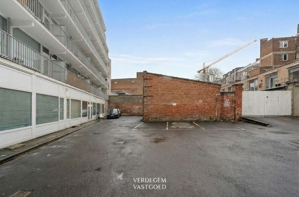 centraal-gelegen-kantoor-of-appartement-met-1-of-2-slaapkamers-en-autostaanplaats010.jpg