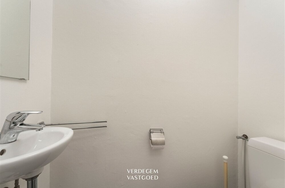 centraal-gelegen-kantoor-of-appartement-met-1-of-2-slaapkamers-en-autostaanplaats016.jpg