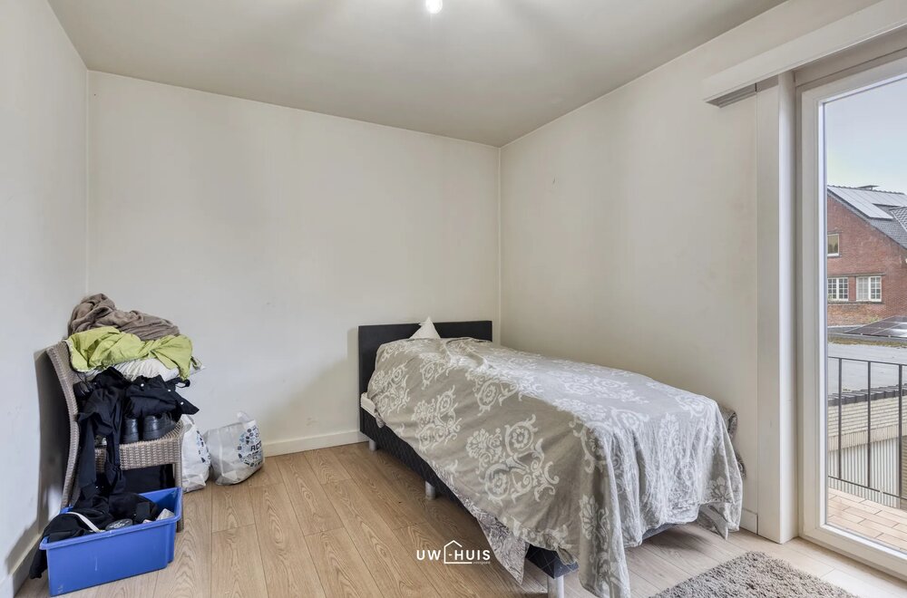 ruim-appartement-van-105-m-met-garage-in-centrum-verrebroek008.jpg