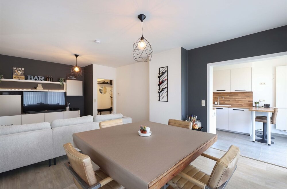 knap-gerenoveerd-appartement-met-2-slaapkamers-zonnig-terras-n-autostaanplaats-op-gunstige-locatie002.jpg