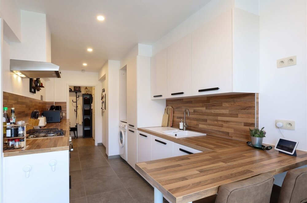 knap-gerenoveerd-appartement-met-2-slaapkamers-zonnig-terras-n-autostaanplaats-op-gunstige-locatie005.jpg