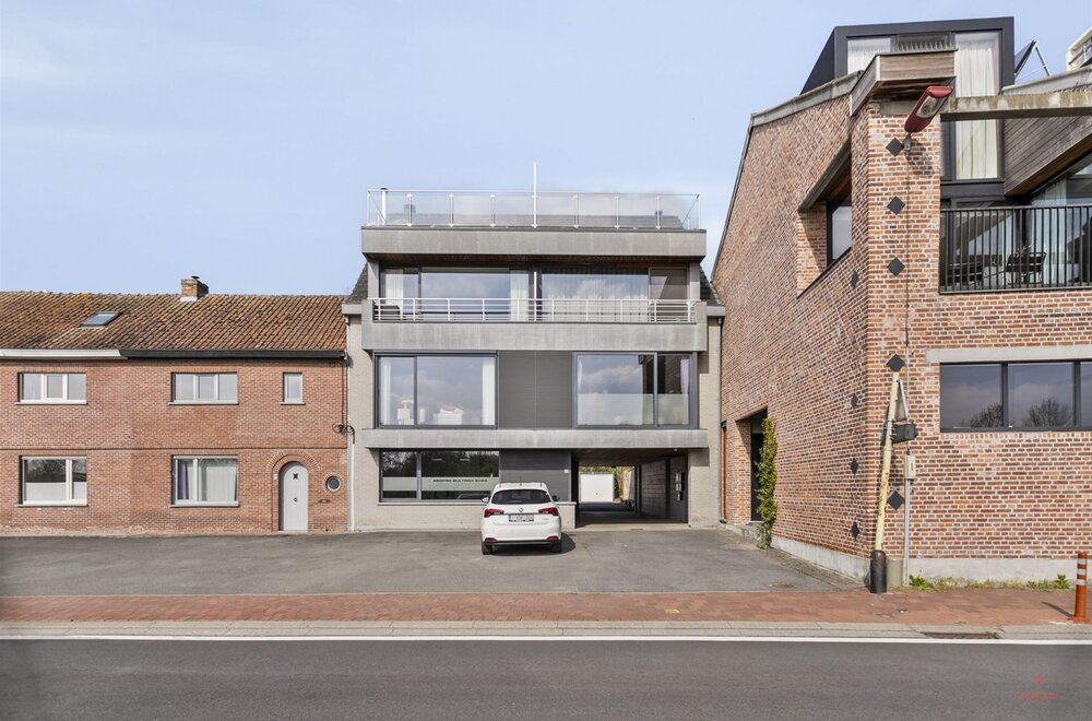 handelsruimte-met-appartement-in-nevele002.jpg