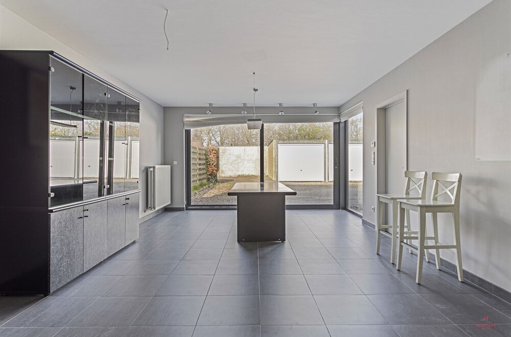 handelsruimte-met-appartement-in-nevele004.jpg