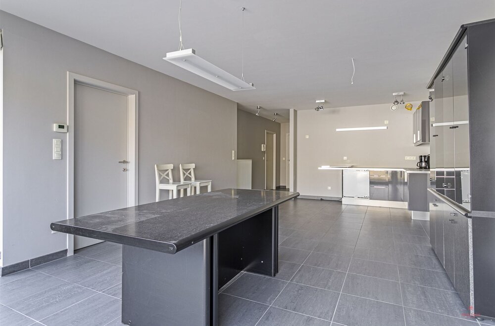 handelsruimte-met-appartement-in-nevele005.jpg