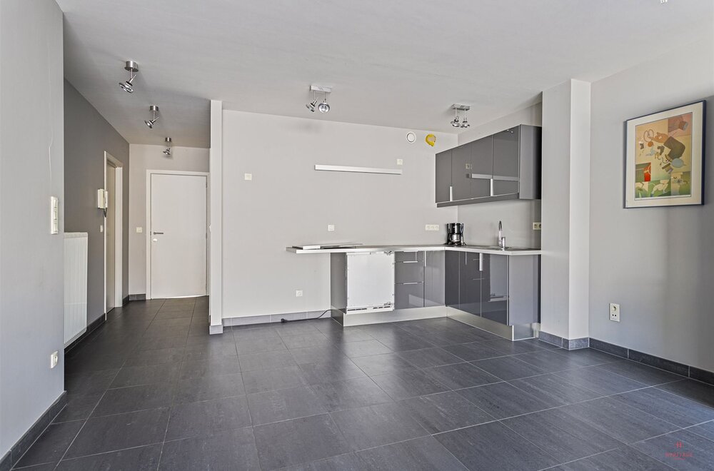 handelsruimte-met-appartement-in-nevele006.jpg