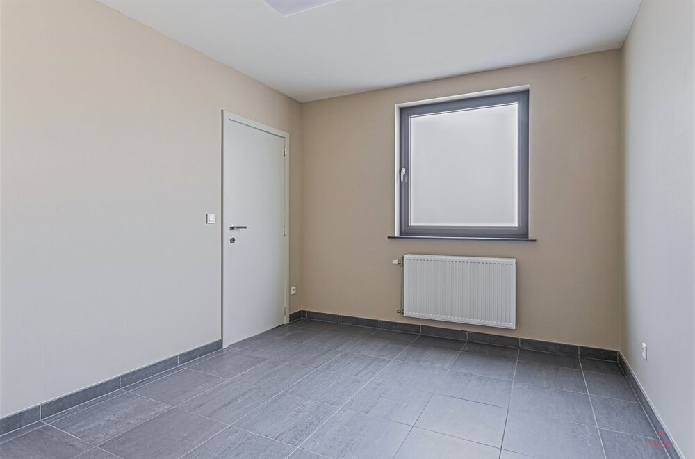 handelsruimte-met-appartement-in-nevele007.jpg