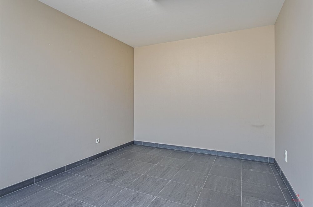 handelsruimte-met-appartement-in-nevele008.jpg