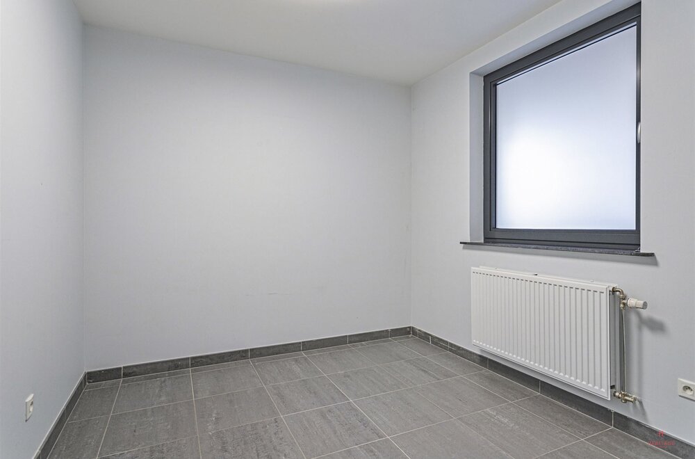 handelsruimte-met-appartement-in-nevele009.jpg