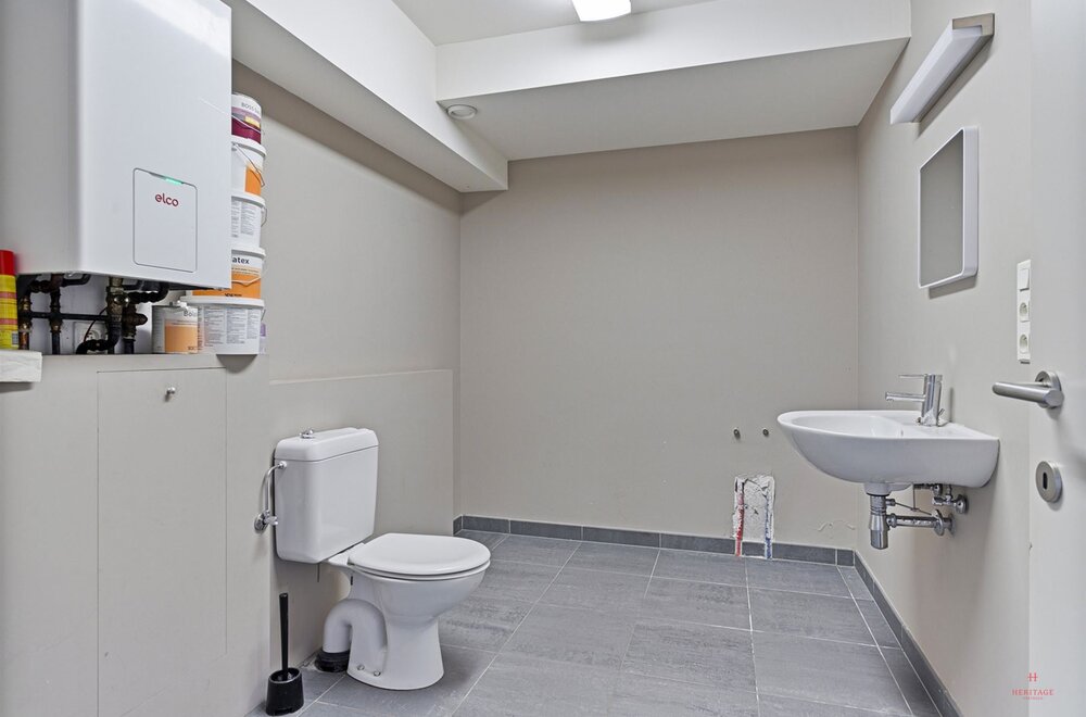 handelsruimte-met-appartement-in-nevele011.jpg
