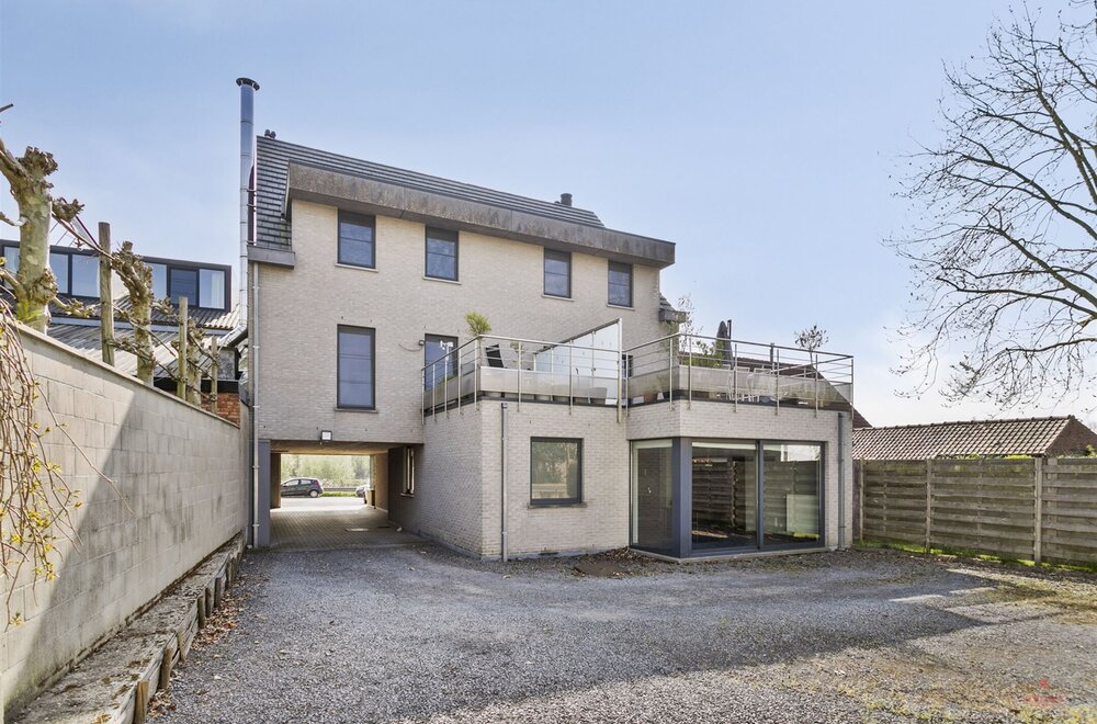 handelsruimte-met-appartement-in-nevele012.jpg